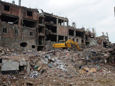 Er zijn inmiddels al 803 dodelijke slachtoffers geteld nadat een gebouw met textielateliers in Dhaka instortte.
