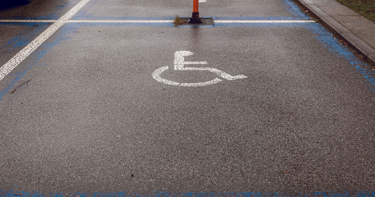 Man parkeert op Hasseltse gehandicaptenplaats en gebruikt per ongeluk de kaart van zijn overleden mo