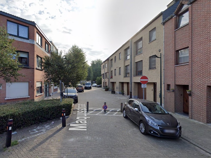 Moeder moet naar ziekenhuis na hevige brand in woning in Evere, waar geen rookmelders hangen