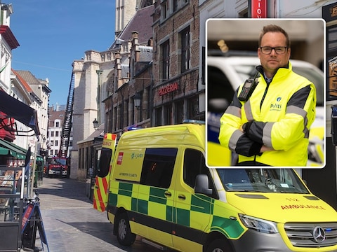 De arbeider viel naar beneden bij dakwerken aan de Onze-Lieve-Vrouwekathedraal in Antwerpen. Rechts: woordvoerder van politie Antwerpen Wouter Bruyns.