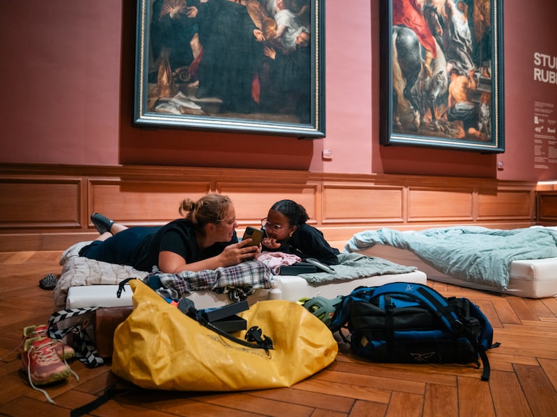 50 mensen brachten de nacht door tussen de kunst in het KMSKA.