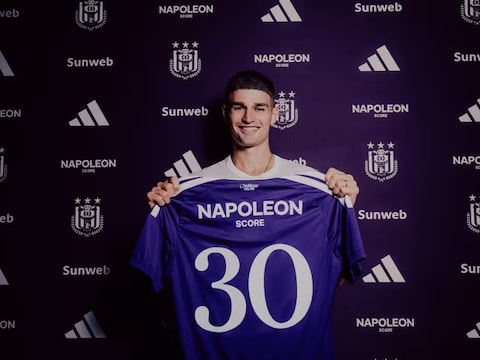 LIVE. Anderlecht meteen met nieuwkomer Ilias Koutsoupias in de basis, Liverpool-aanwinst Lucca Brughmans tussen de palen bij Racing Genk