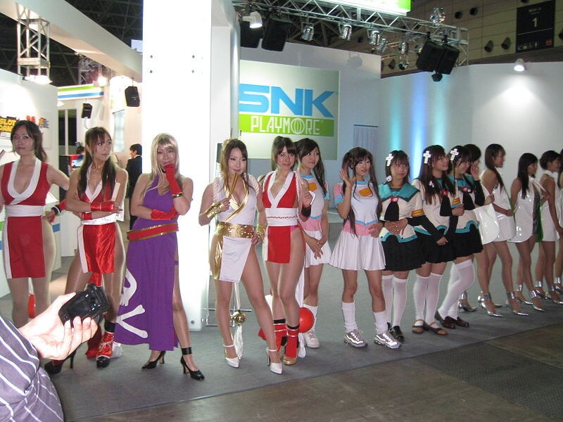 Enkele 'booth babes' van gameontwikkelaar SNK.
