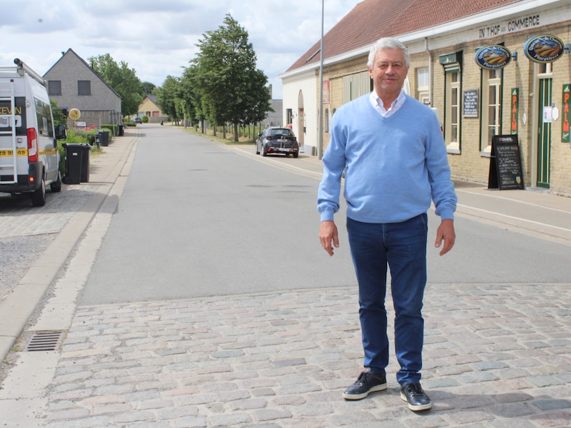 Grote werken voor dijkverhoging in Stavele gestart met archeologisch onderzoek. Gerard Liefooghe: “Ik ga ervan uit dat de werken een jaar zullen duren.”