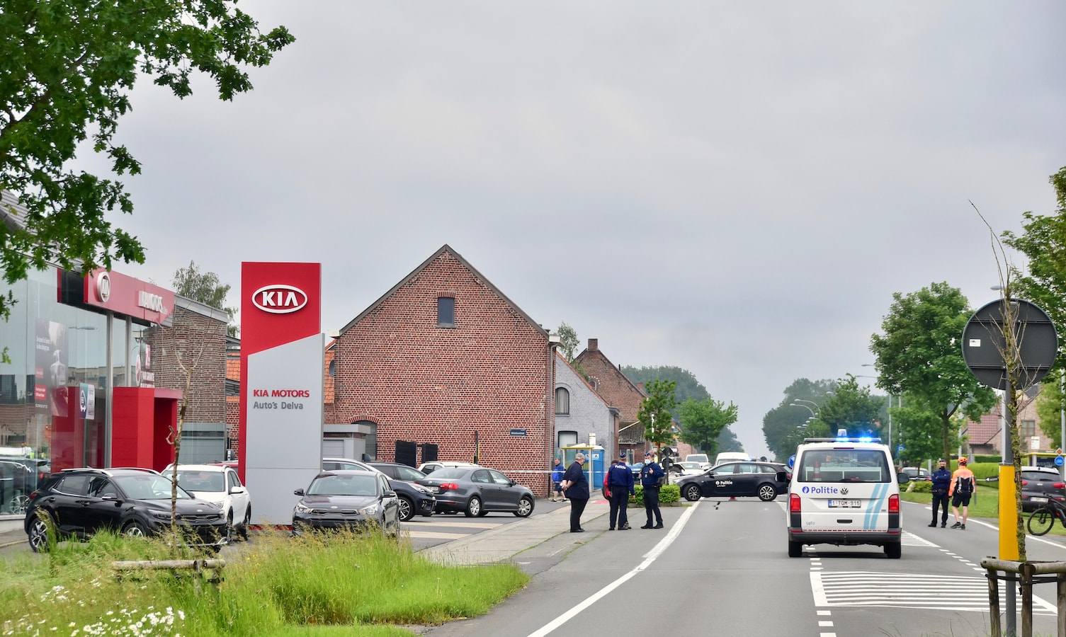 De inbraak speelde zich af in een woning tegenover de Kia-concessie Delva, langs de Menenstraat in Geluveld.