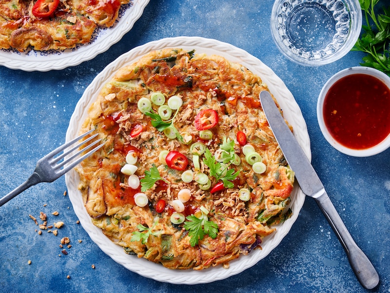 Een heerlijk hartige lunch? Die dank je aan deze spicy groentepannenkoeken