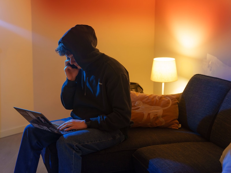 Stad Ieper waarschuwt voor telefonische oplichting. 