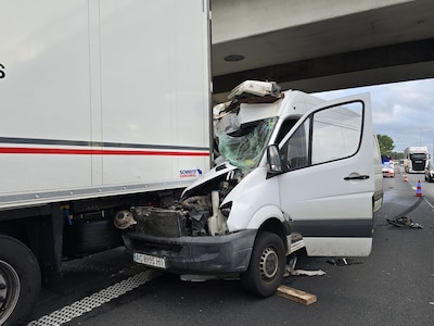 Oekraïense bestuurder slechts lichtgewond na zware crash tegen vrachtwagen op E17 in Kruibeke: probleem met overvolle parkings blijft aanslepen