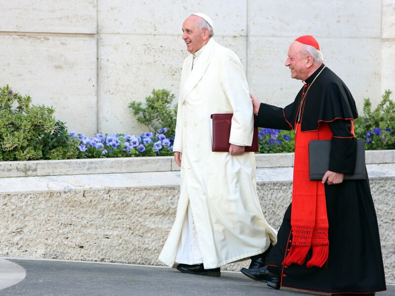 Paus Franciscus (links) met één van zijn kardinalen Franc Rode.