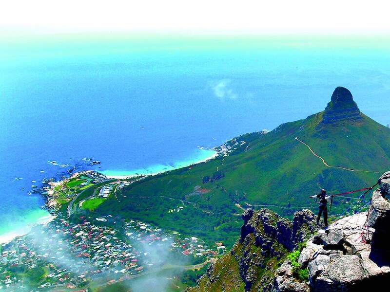 Vanop de Tafelberg heb je een adembenemend zicht op Kaapstad. De stad werd uitgeroepen tot meest geliefde citytrip in Afrika.