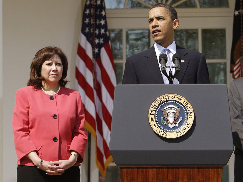 Hilda Solis in 2010 met president Obama.