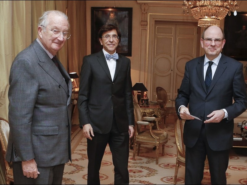 De technocraat Koen Geens legt de eed af bij de koning.