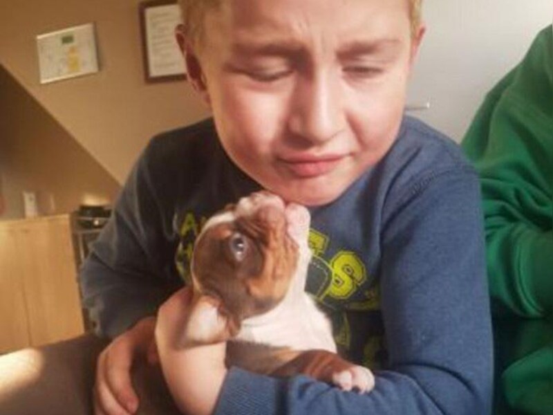 Veel kinderen zijn ontroostbaar na de brute diefstal.