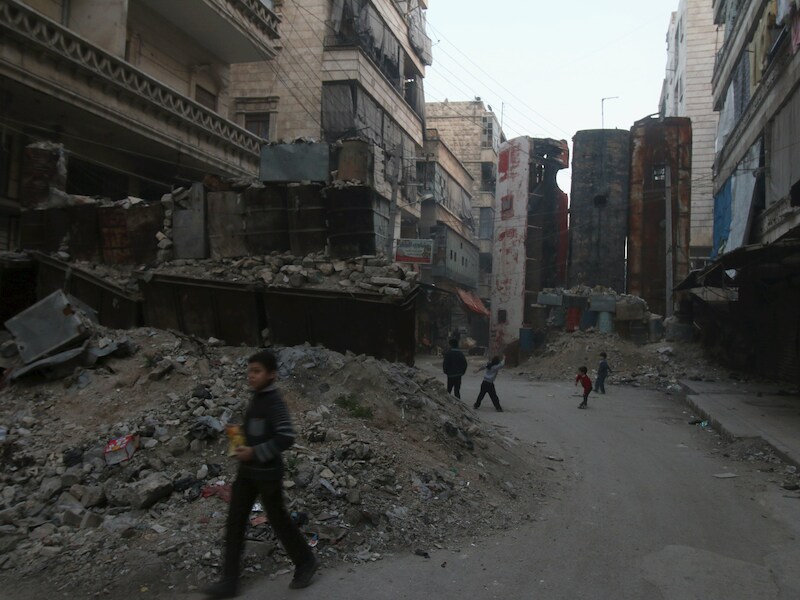 Archiefbeeld. Spelende kinderen in de straten van Aleppo.