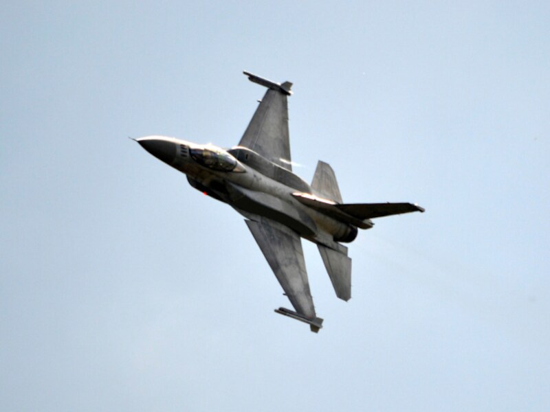 F-16