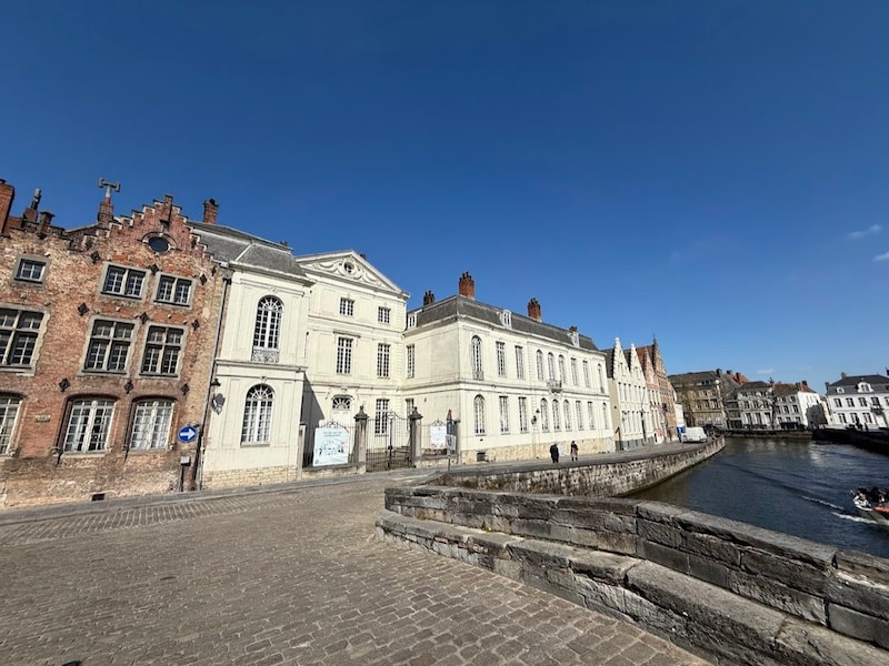 Verlaten schoolgebouw aan Spiegelrei in Brugge voor helft in prijs verlaagd: “Er is interesse, nu nog biedingen”