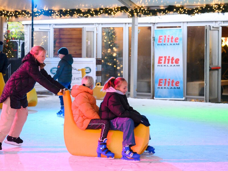 Midden in hittegolf wordt in Zandhovense gemeenteraad idee voor winterdorp gelanceerd: “Zoiets zou ook bij ons kunnen werken”