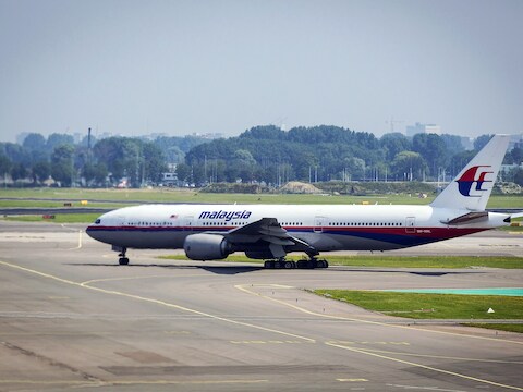 Een dag na de crash is op Schiphol opnieuw een vliegtuig van Malaysia Airlines naar Kuala Lumpur vertrokken.