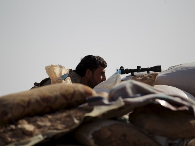 Een strijder van het Vrije Syrische Leger in Morek, in de provincie Hama.