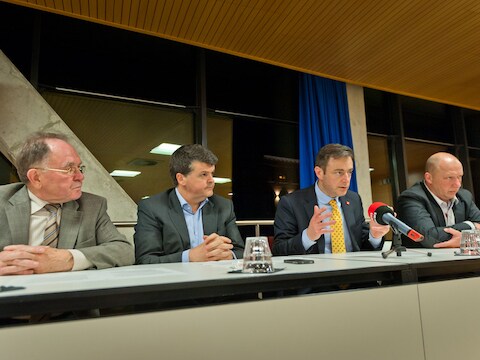 Burgemeesters Anton Schaefer van Maaseik, Bart Somers van Mechelen, Bart De Wever van Antwerpen en Hans Bonte van Vilvoorde.
