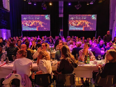 Een sfeerbeeld van een voorstelling van Cinema Culinair. 