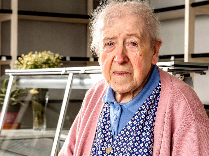 Christiane (91) moet noodgedwongen haar winkeltje in Houthulst sluiten.