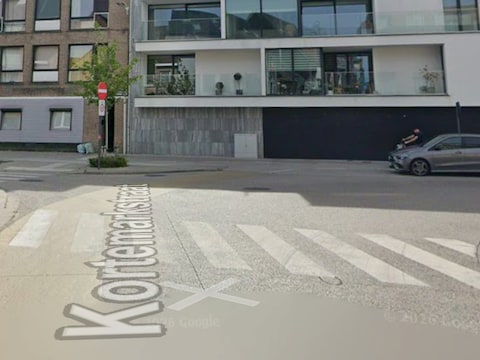 De e-step belandde tegen de vlakte in de Kortemarkstraat, in de richting van de Rijselstraat.