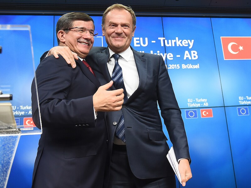 De Turkse premier Davutoglu en Europees president Tusk na afloop van de top.