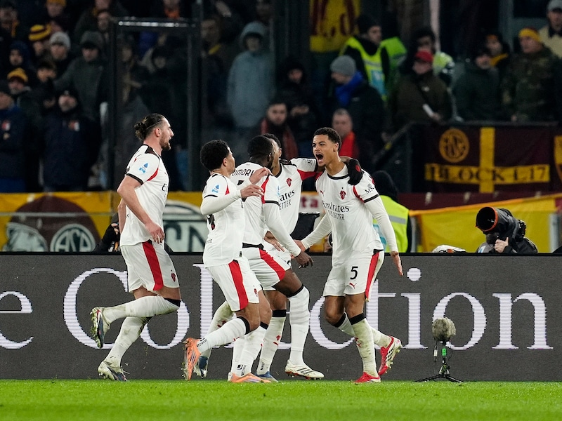 Koni De Winter opent zijn rekening bij AC Milan, maar goal Rode Duivel volstaat niet voor zege tegen AS Roma