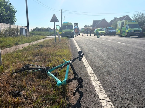 De aanrijding gebeurde in de Zwevezelestraat in Lichtervelde.