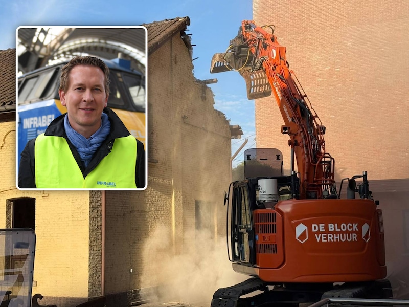 Sloop van het oude wachtershuisje langs het spoor in de Passerelstraat in Runkst (Hasselt) Inzet: Woorvoerder van Infrabel, Frederic Petit.