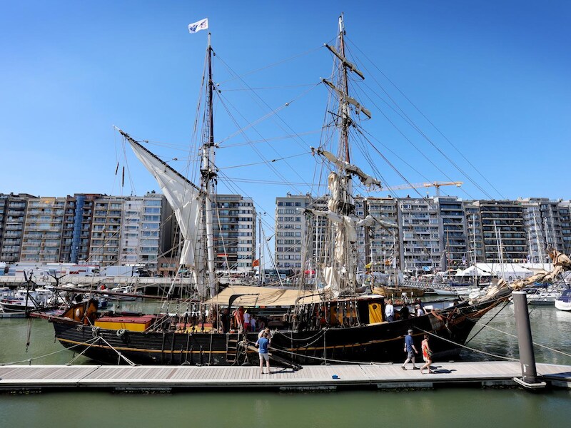Het zeilschip Tres Hombres in de Blankenbergse jachthaven.