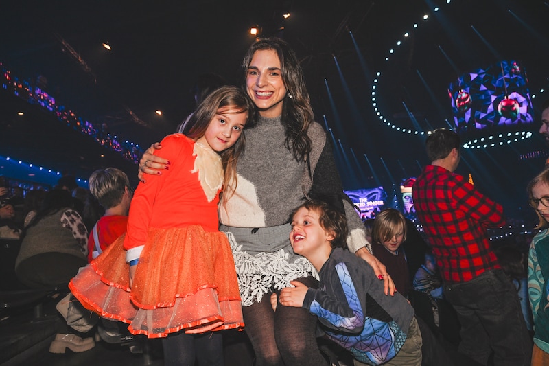 ‘The Masked Singer’-speurder Elisabeth Lucie Baeten kwam met haar kinderen Alys en Amos.