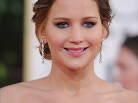Jennifer Lawrence kreeg 100.000 dollar om deze Chopard-oorringen te dragen op de Golden Globes.