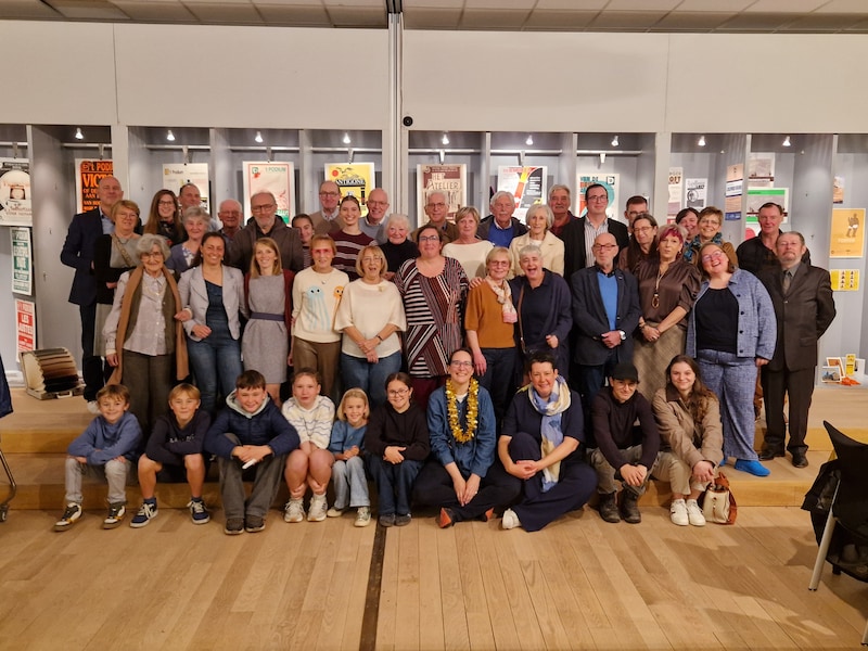 Toneelvereniging 't Podium in Ronse bestaat 50 jaar en viert dat met een nieuwe start. Ze hebben hun intrek genomen in de oude kantoren van Alsico in de Zonnestraat.