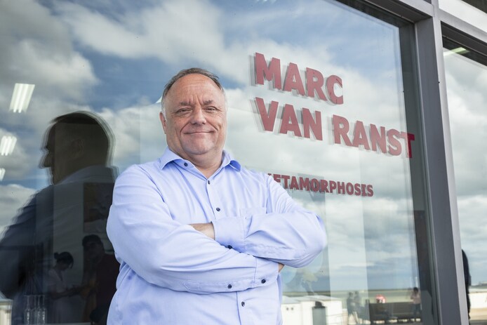 REPORTAGE. Viroloog Marc Van Ranst brengt zijn kunstwerken aan de man ...