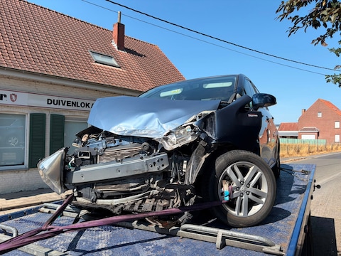 Stevige klap op kruispunt langs de Ringlaan in Lichtervelde.