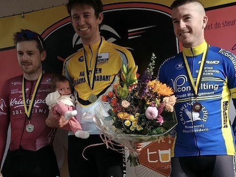 Tim Coppens (36) wint in Moortsele: “Mijn vierde zege maakt het verhaal van mijn seizoen helemaal af”