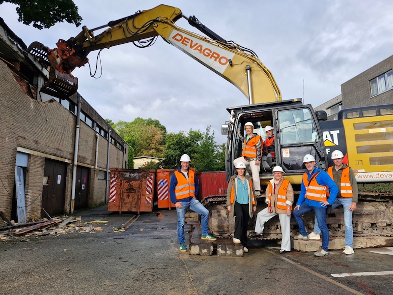 Sloop van oude zwembad in Tielt gestart: site wacht ingrijpende metamorfose met nieuw zwembad, buitensportinfrastructuur en kunstencampus
