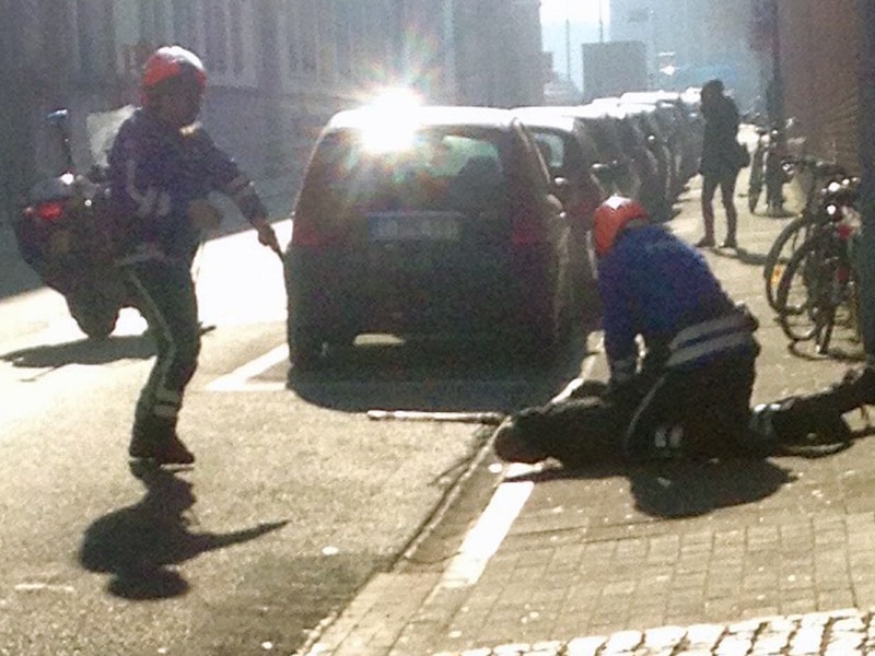 Agenten kunnen de man uiteindelijk op de hoek van de Maria Theresiastraat aanhouden.