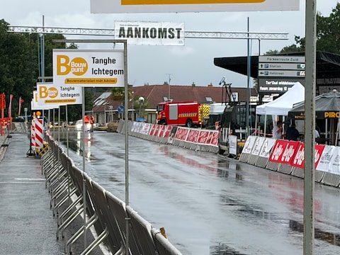 De brandweer wist het oliespoor in de buurt van de finishlijn van de Grote Prijs Stad Torhout snel op te ruimen.