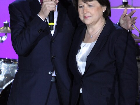 Elio Di Rupo aan het feest in Parijs, samen met Parti Socialiste-voorzitster Martine Aubry.