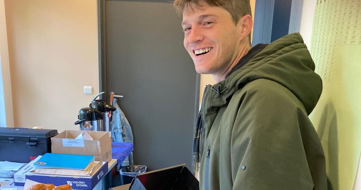 De stembussen in Brecht zijn open, de strijd is begonnen: slaagt nu2960 ...