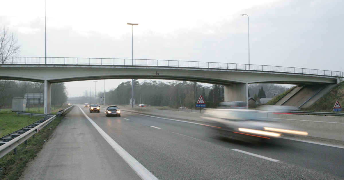 R4 tussen Heusden en Melle volledig versperd na ongeval: verkeer wordt omgeleid