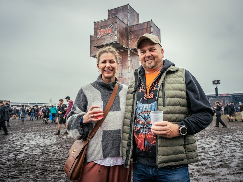 “Dat is toch spuuglelijk?”: cipier Kjerstin gunt haar man vier dagen per jaar toch een metal-shirt op Graspop