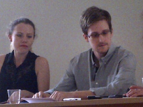 Edward Snowden tijdens een persconferentie in de luchthaven van Moskou.