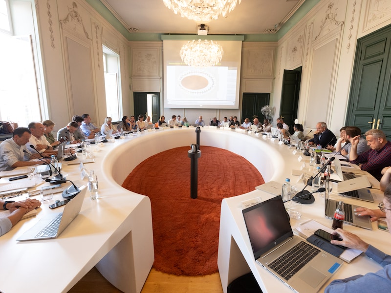 Een anonieme brief over het vermeende toxische leiderschap binnen de stadsadministratie zorgde voor debat tijdens de gemeenteraad.