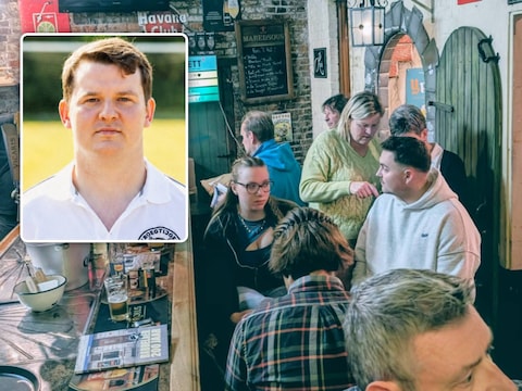 Op de foto: het gezellige café Den Babbelaer waar Karel Van De Winkel (foto inzet), alias Prins Sjalen, heel graag over de vloer komt.