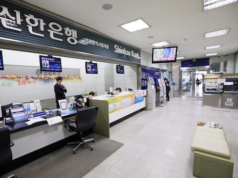 De bank Shinhan ligt plat na een vermeende cyberaanval.