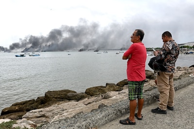 Tientallen boten uitgebrand in haven Ecuador